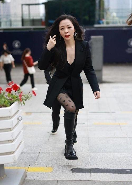 国产黑丝熟女,风情万种，魅力四溢